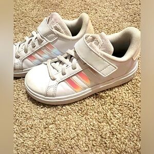 Kids Adidas Sneakers White with Pink Chrome Stripes size 10.5K